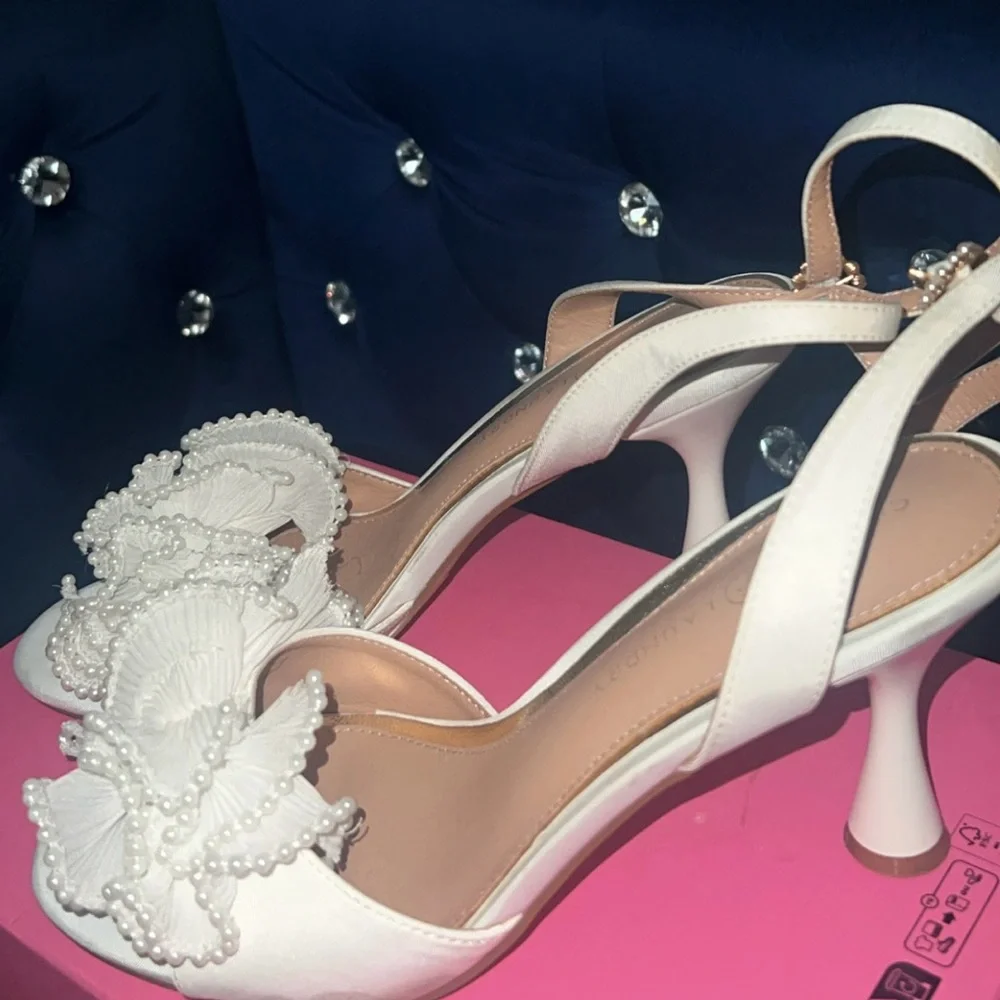 Chinese Laundry White Pearl Embellished Heels - Picture 4 of 4